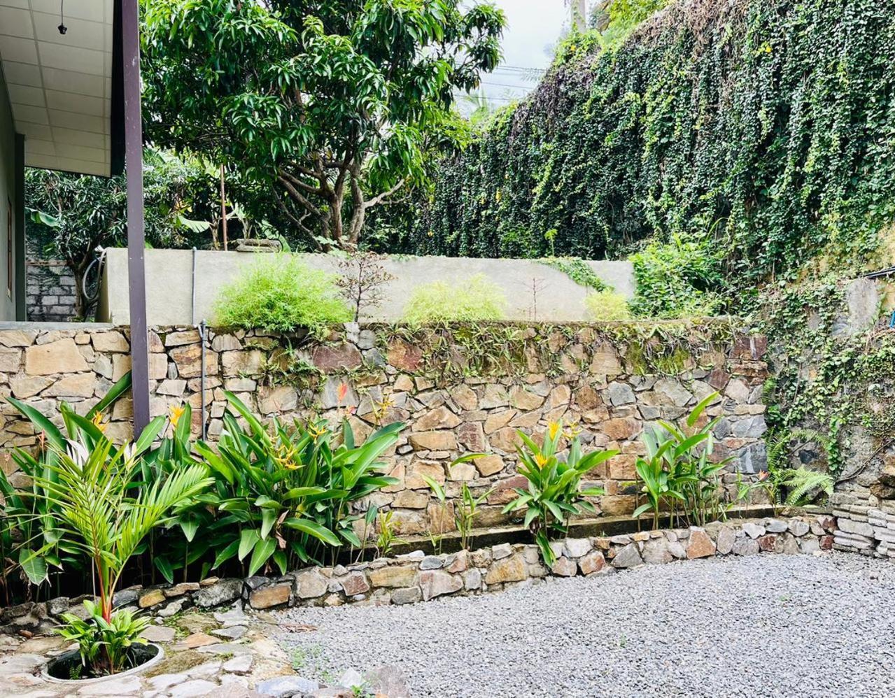 The Traveller Kandy Exterior foto