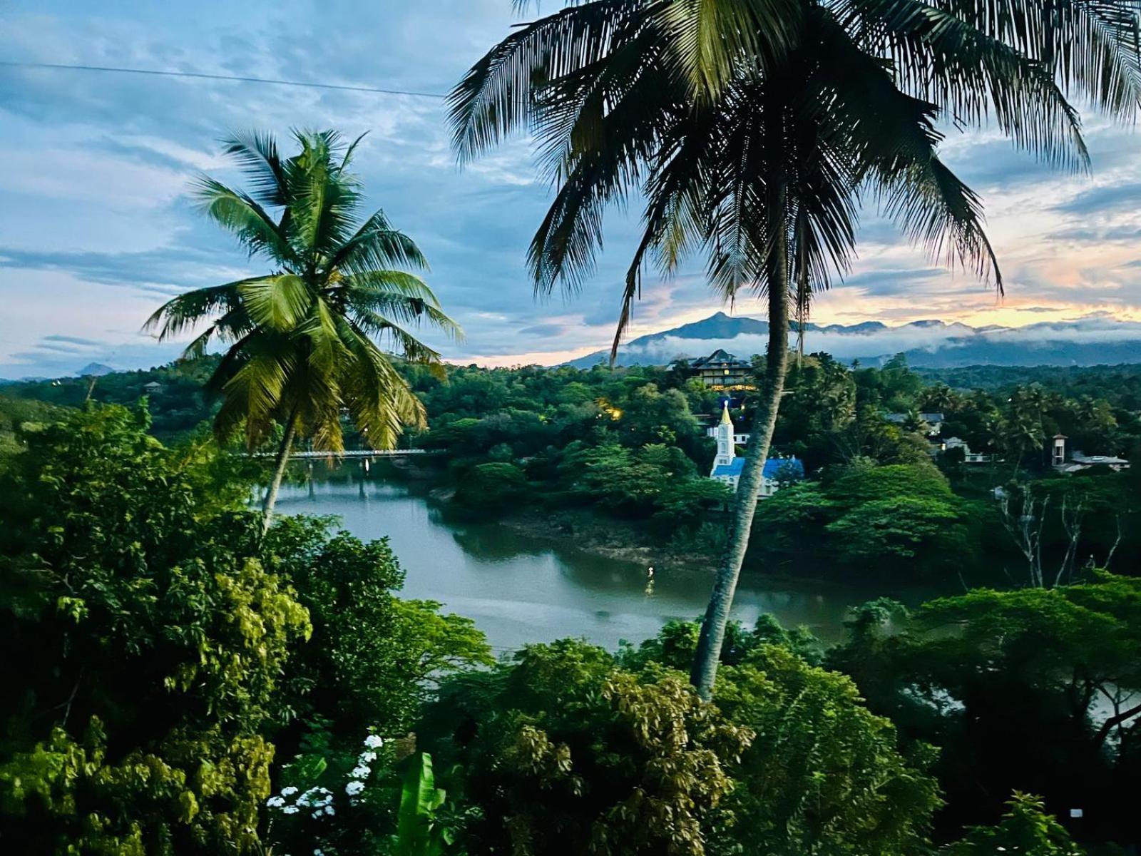 The Traveller Kandy Exterior foto